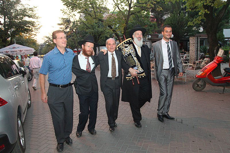 אחרי עשרות שנים: ספר תורה באלבניה