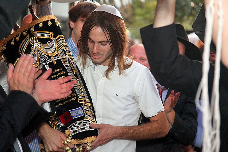 אחרי עשרות שנים: ספר תורה באלבניה