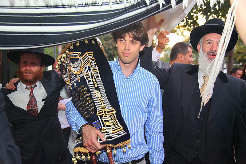 אחרי עשרות שנים: ספר תורה באלבניה