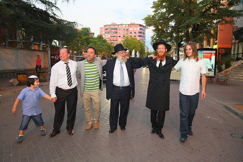 אחרי עשרות שנים: ספר תורה באלבניה