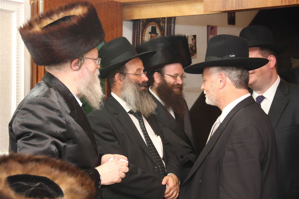 תיעוד מפואר: ספר התורה של האדמו"ר מסערט ויז'ניץ