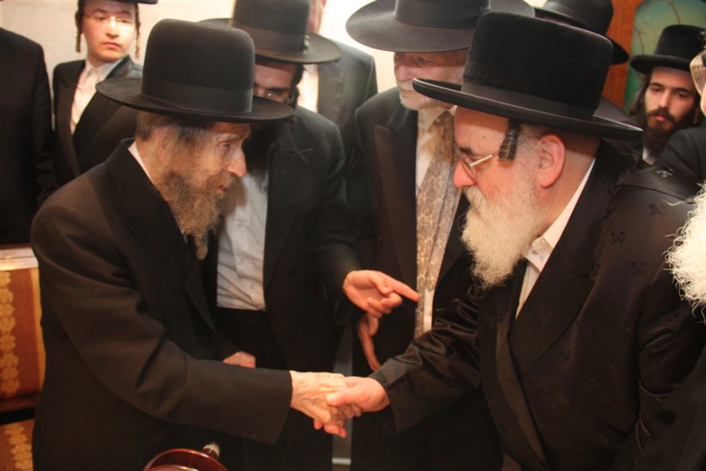 תיעוד מפואר: ספר התורה של האדמו"ר מסערט ויז'ניץ