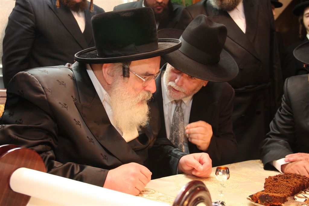 תיעוד מפואר: ספר התורה של האדמו"ר מסערט ויז'ניץ