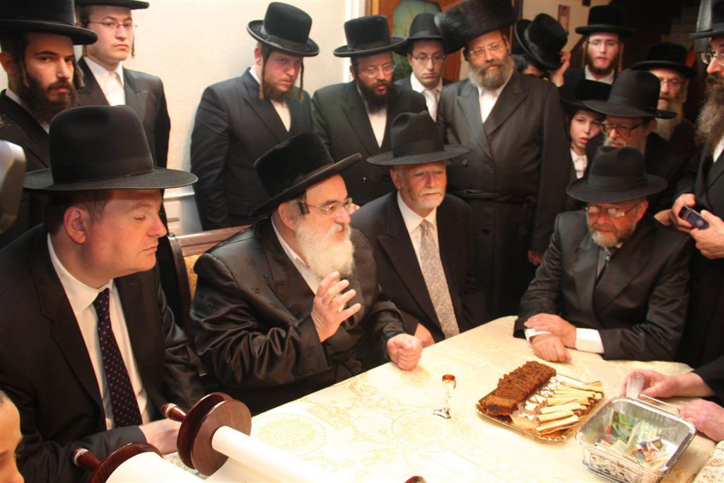 תיעוד מפואר: ספר התורה של האדמו"ר מסערט ויז'ניץ