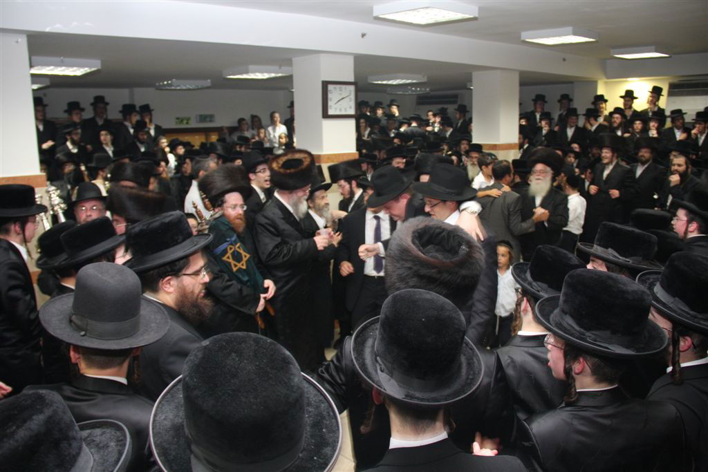 תיעוד מפואר: ספר התורה של האדמו"ר מסערט ויז'ניץ