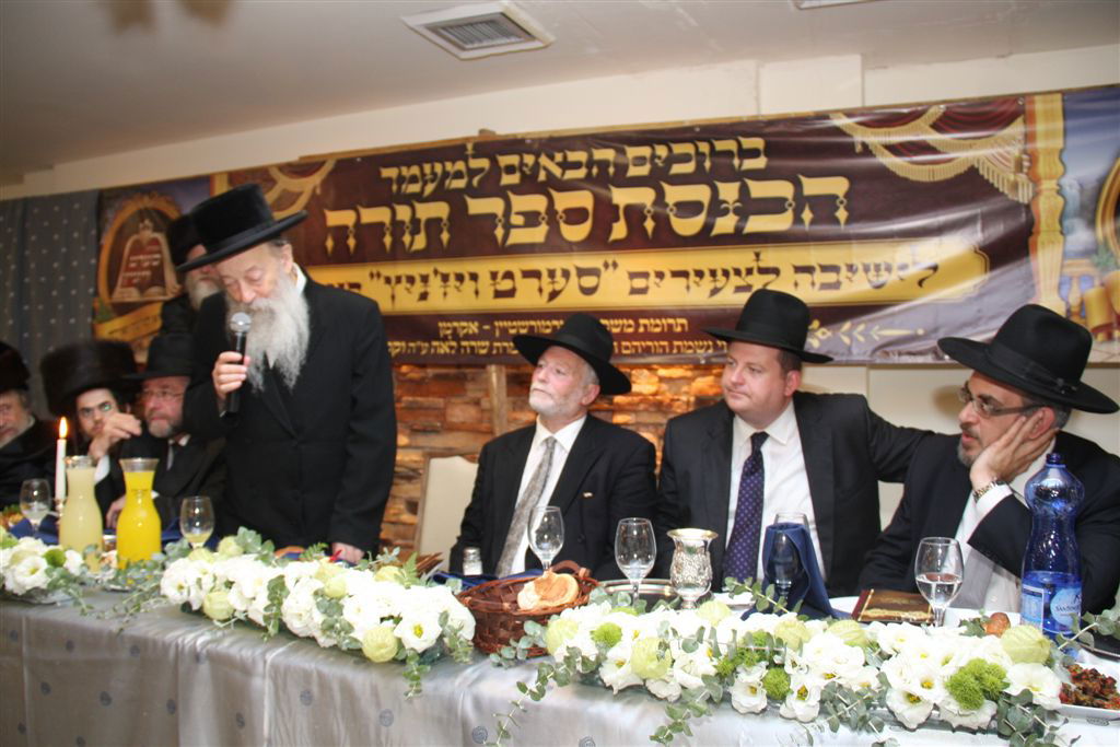 תיעוד מפואר: ספר התורה של האדמו"ר מסערט ויז'ניץ