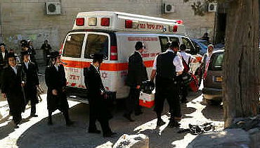 ניידת ההצלה סמוך לבית הגרי"ש.