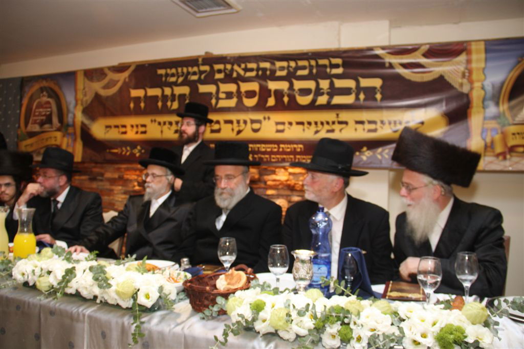 תיעוד מפואר: ספר התורה של האדמו"ר מסערט ויז'ניץ