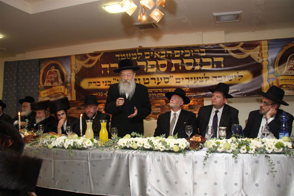 תיעוד מפואר: ספר התורה של האדמו"ר מסערט ויז'ניץ