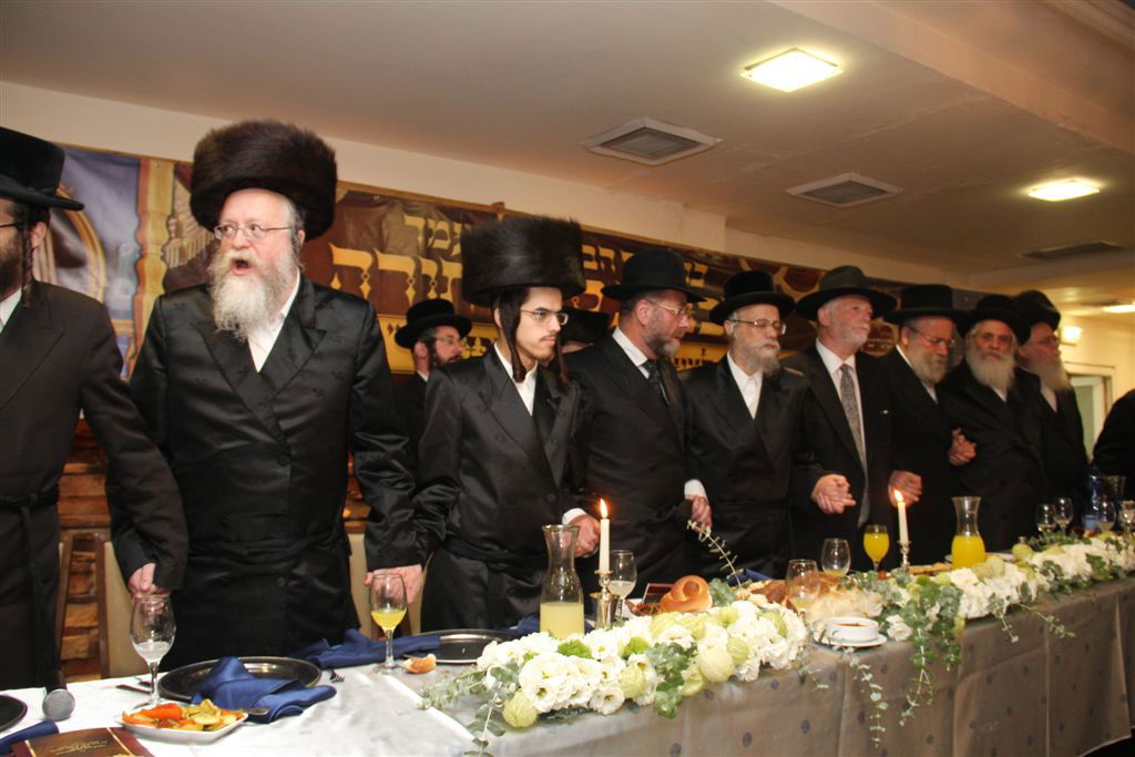 תיעוד מפואר: ספר התורה של האדמו"ר מסערט ויז'ניץ