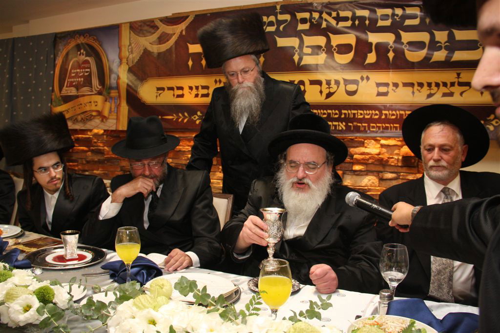 תיעוד מפואר: ספר התורה של האדמו"ר מסערט ויז'ניץ