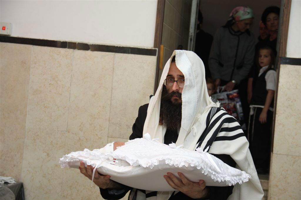 חג במודז'יץ: נכד האדמו"ר הובא בברית