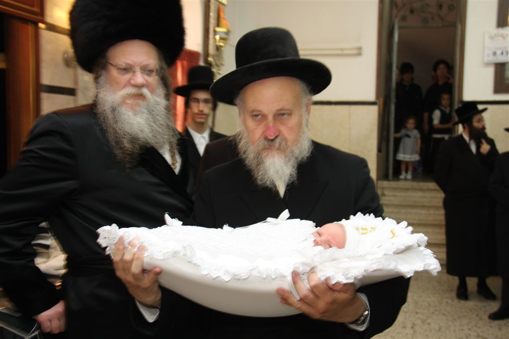 חג במודז'יץ: נכד האדמו"ר הובא בברית