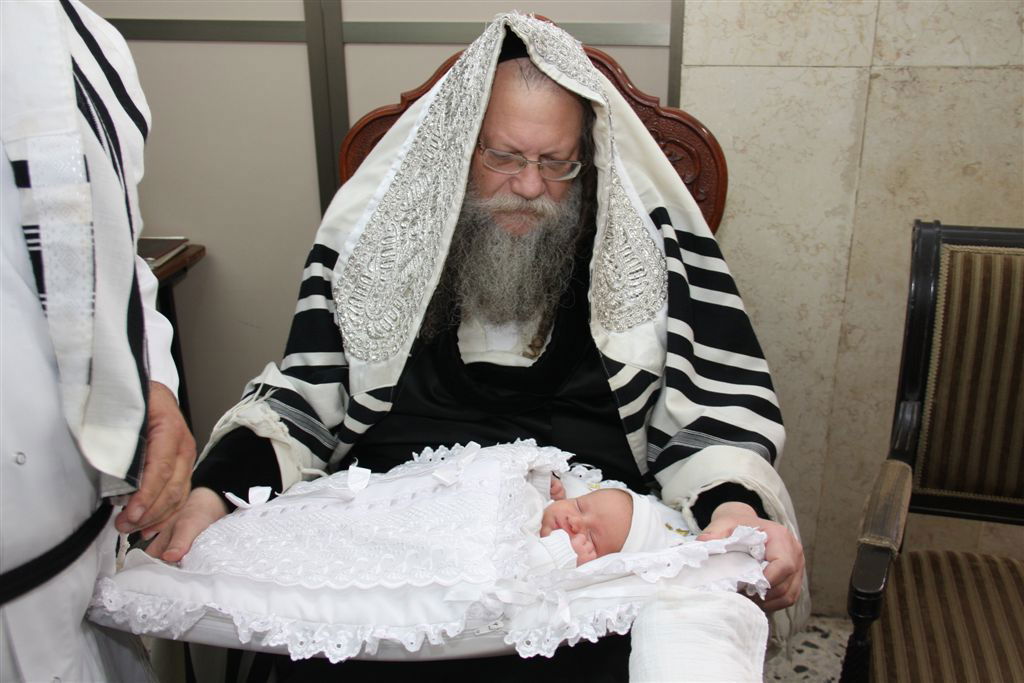 חג במודז'יץ: נכד האדמו"ר הובא בברית