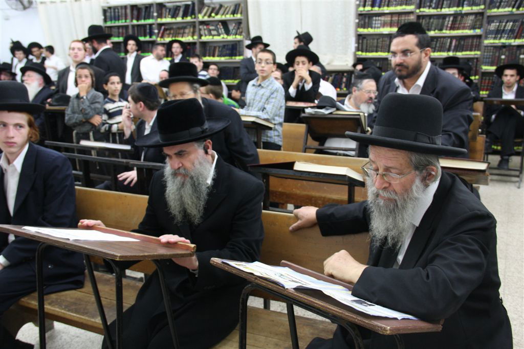 מאות ציינו את זכרו של הרב רפאל הלפרין