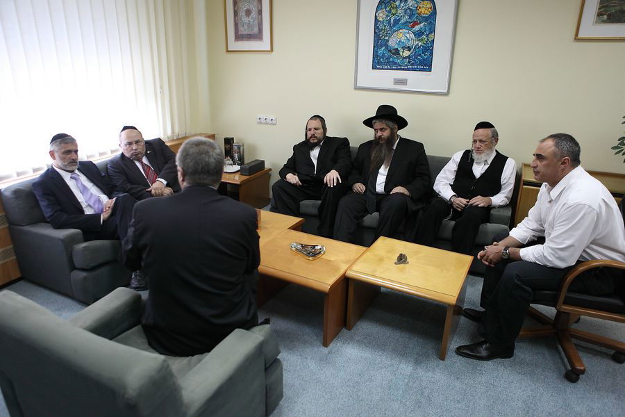 "מבצע אומן" יוצא לדרך: תיעוד מההכנות בציונו של רבי נחמן