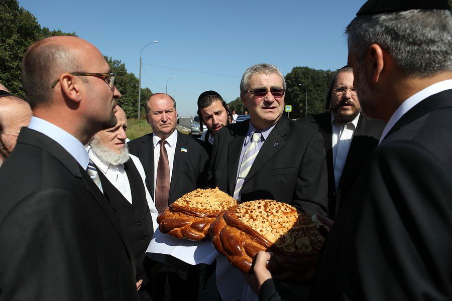 "מבצע אומן" יוצא לדרך: תיעוד מההכנות בציונו של רבי נחמן