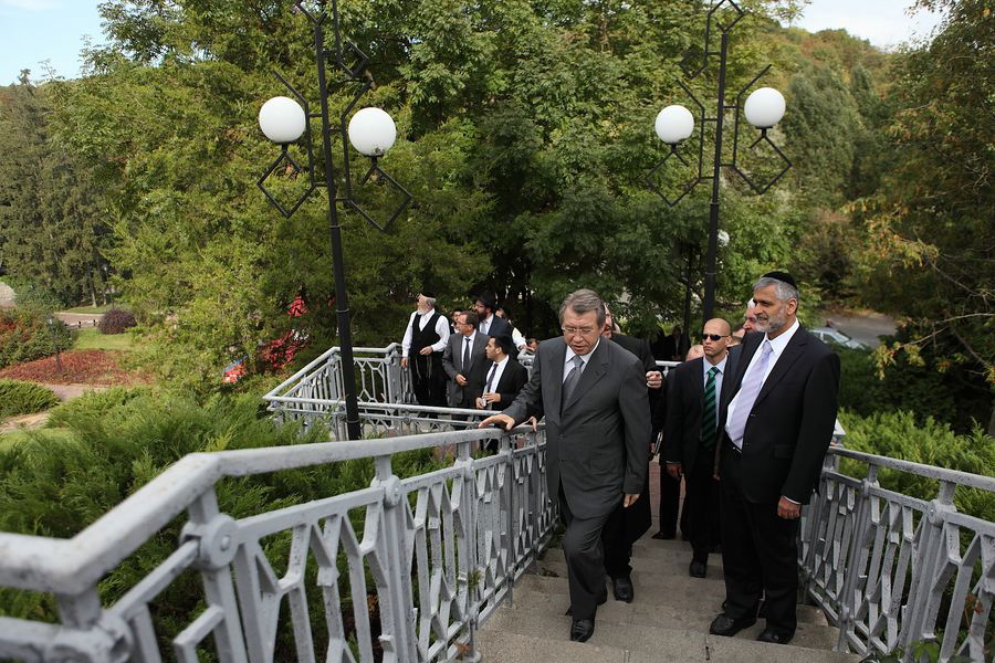 "מבצע אומן" יוצא לדרך: תיעוד מההכנות בציונו של רבי נחמן