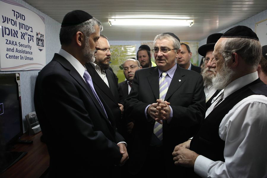 "מבצע אומן" יוצא לדרך: תיעוד מההכנות בציונו של רבי נחמן