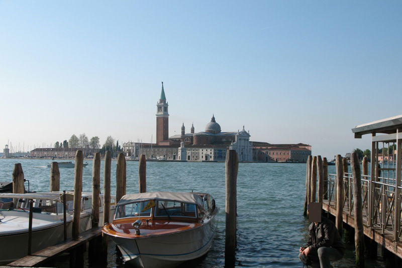 ה'פינאלה': יעקב וידר בגונדולה משייט 'על המים' בעיר ונציה