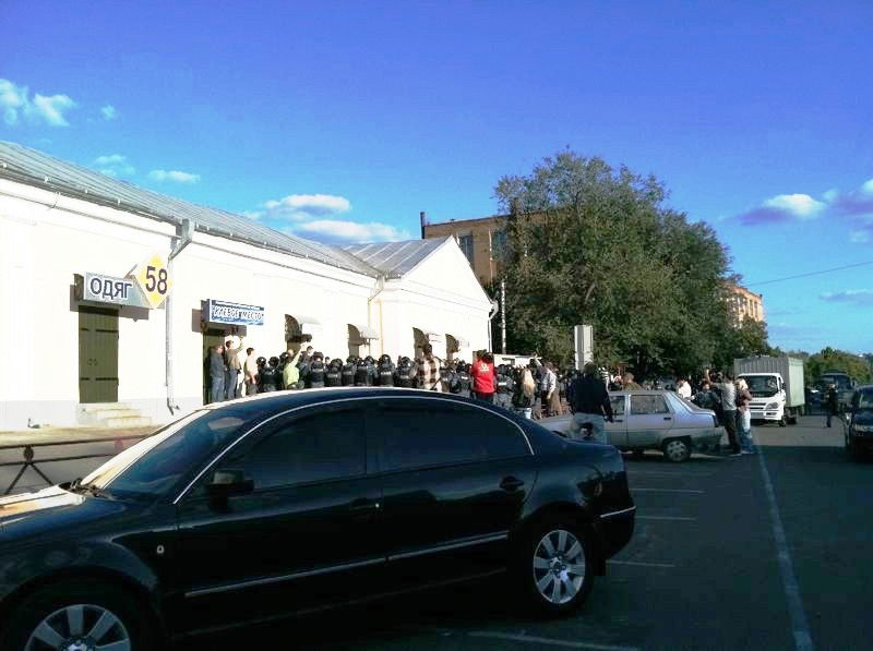 האנטישמים הפגינו; שוטרי אומן שמרו