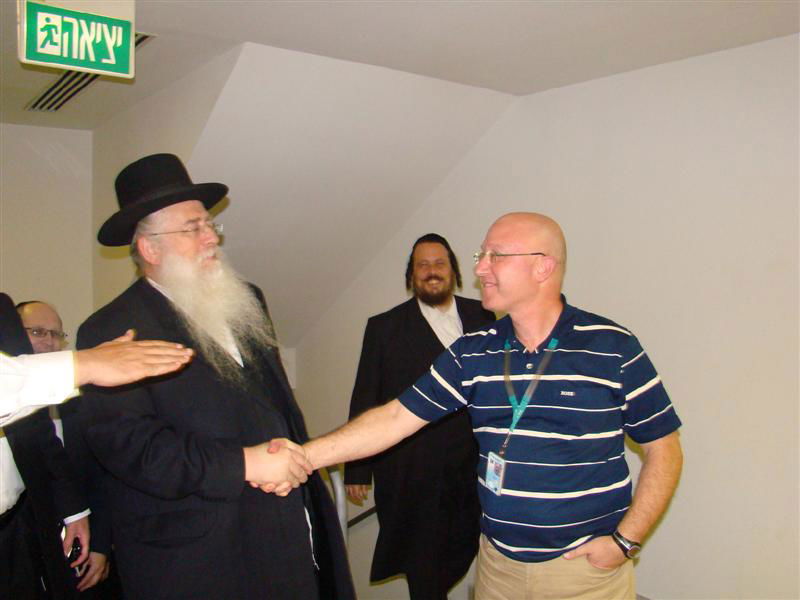 תיעוד: הנוסעים לאומן כובשים את נתב"ג