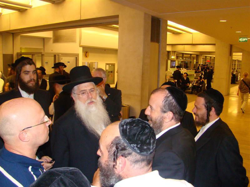 תיעוד: הנוסעים לאומן כובשים את נתב"ג