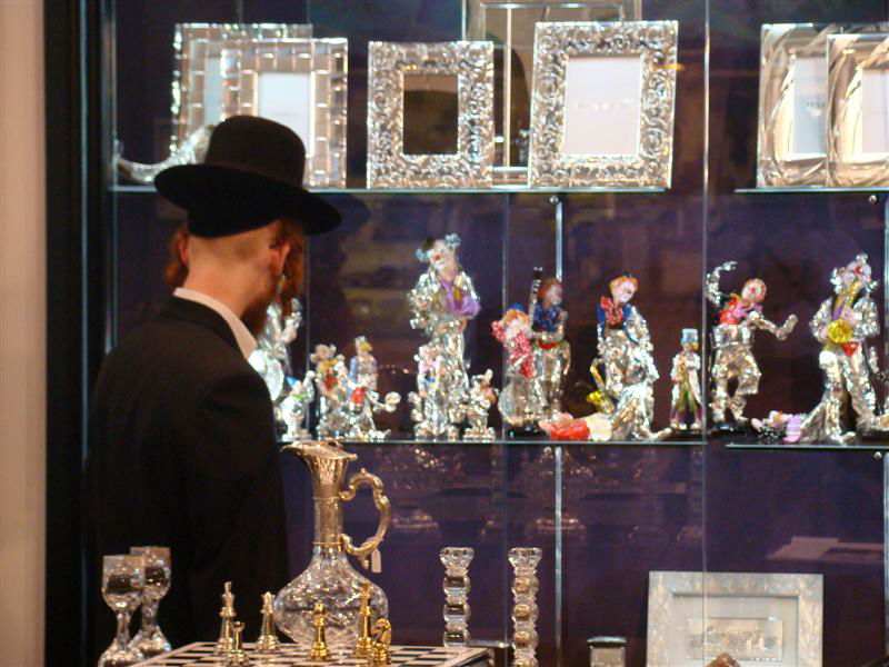 תיעוד: הנוסעים לאומן כובשים את נתב"ג