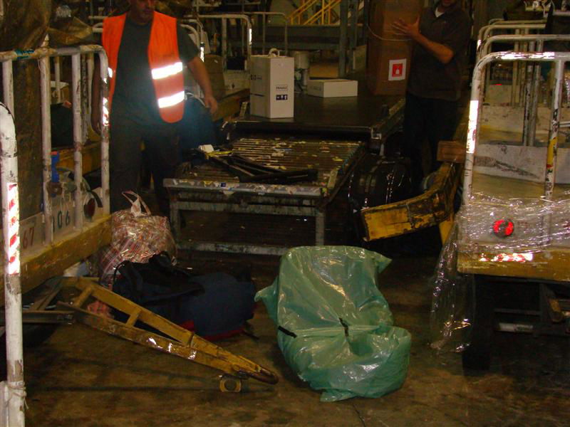 תיעוד: הנוסעים לאומן כובשים את נתב"ג