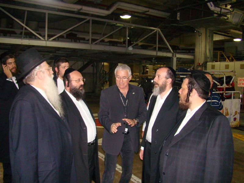 תיעוד: הנוסעים לאומן כובשים את נתב"ג