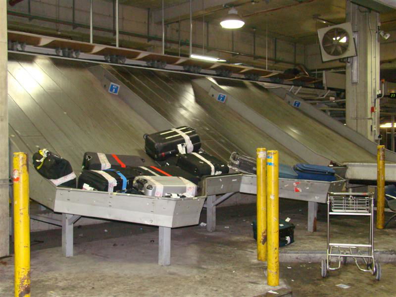 תיעוד: הנוסעים לאומן כובשים את נתב"ג