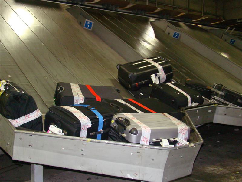 תיעוד: הנוסעים לאומן כובשים את נתב"ג