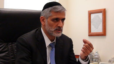 "נאבק באפליה, גם במחיר של הוצאת הבנות שלי מבית יעקב"