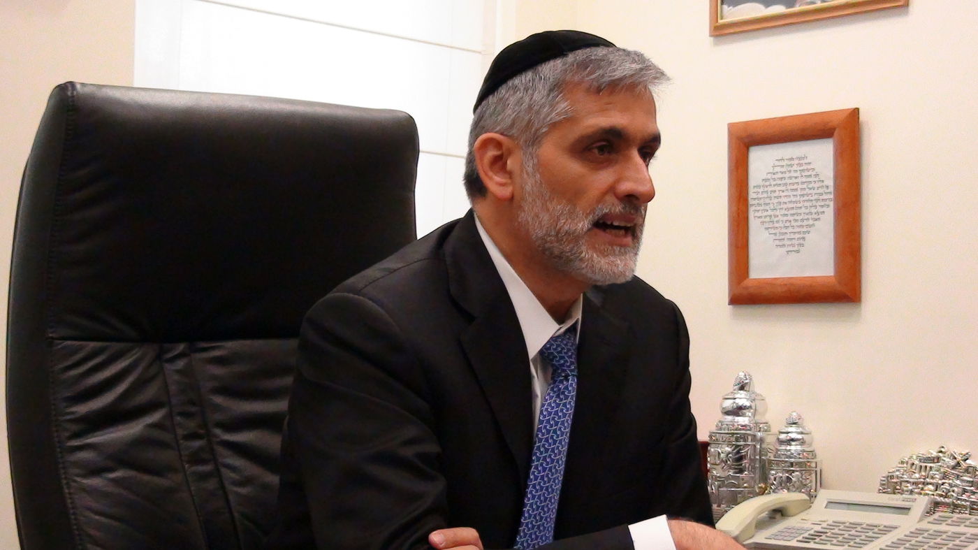 "נאבק באפליה, גם במחיר של הוצאת הבנות שלי מבית יעקב"