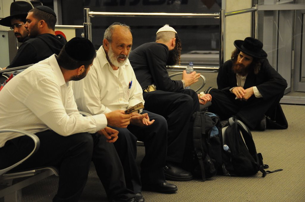 "רבינו, אני בדרך אליך" ● כל הדרך מנתב"ג לאומן ● גלריה