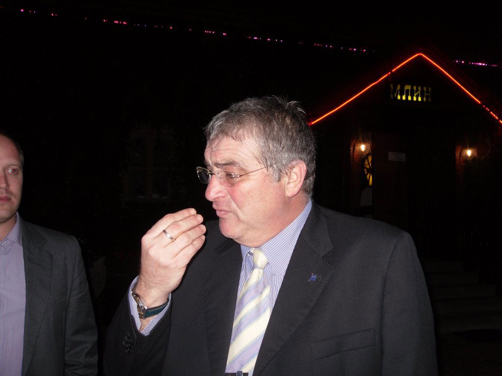 יממה לכניסת החג: מה יש לשגריר ישראל באומן לבשר?