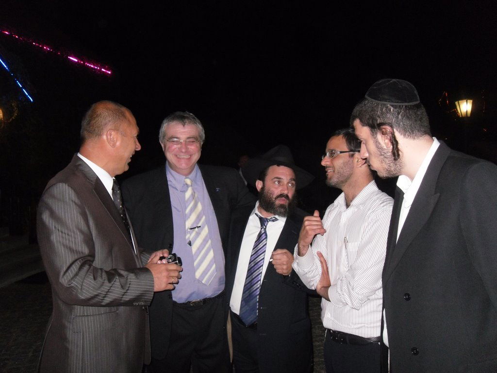 יממה לכניסת החג: מה יש לשגריר ישראל באומן לבשר?