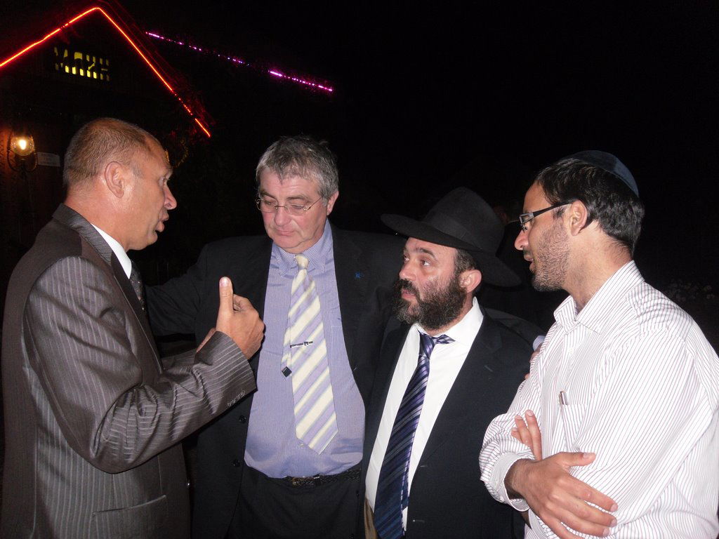 יממה לכניסת החג: מה יש לשגריר ישראל באומן לבשר?