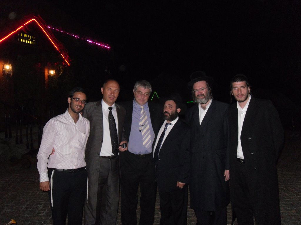 יממה לכניסת החג: מה יש לשגריר ישראל באומן לבשר?