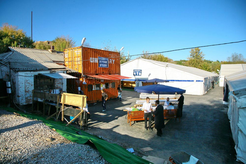 40,000 התפללו אצל רבינו ● עיצומו של ראש השנה באומן