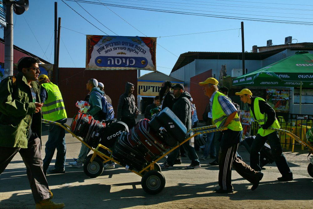 40,000 התפללו אצל רבינו ● עיצומו של ראש השנה באומן