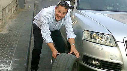 בוחנים את גלגלי הרכב