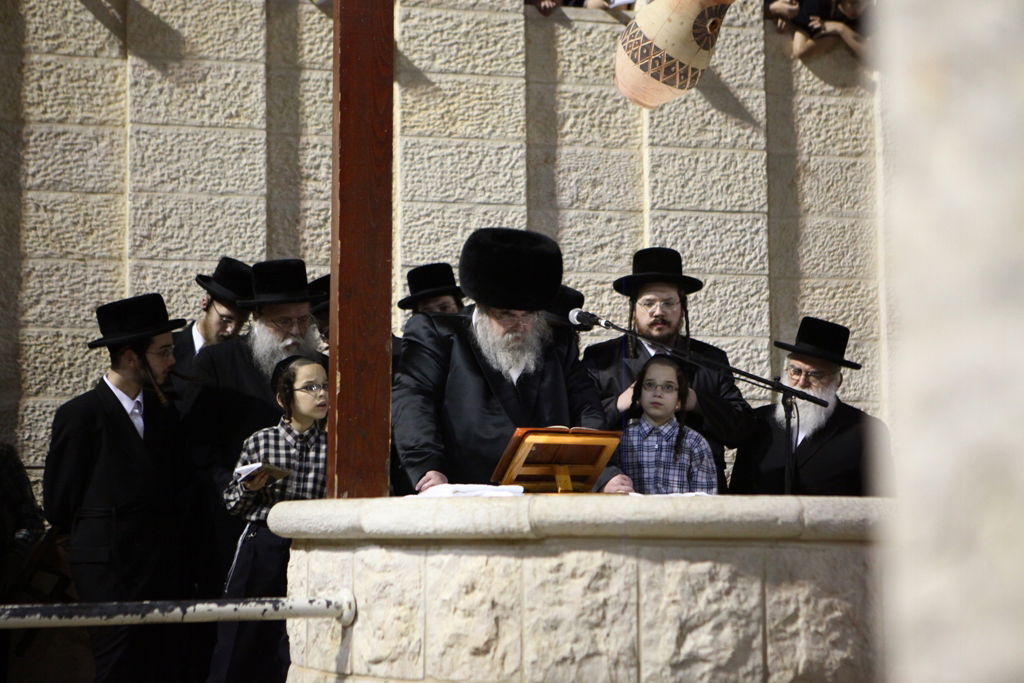 תַשְׁלִיךְ בִּמְצֻלוֹת יָם כָּל-חַטֹּאותָם: טקס ה'תשליך' הגדול בישראל