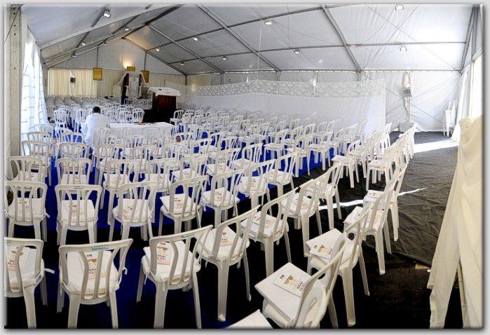 היה מאבק? אלפים ברמת אביב גדשו את אוהל חב"ד