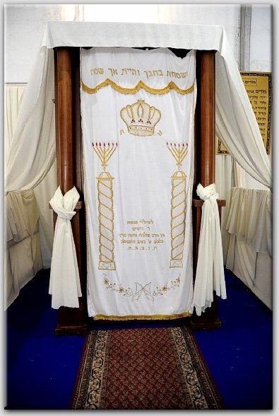 היה מאבק? אלפים ברמת אביב גדשו את אוהל חב"ד