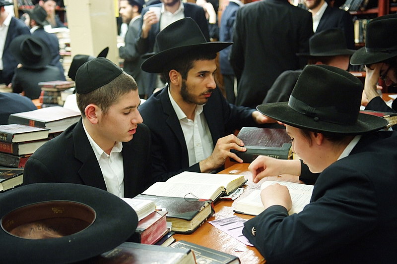 תיעוד מרהיב: הישיבה הגדולה בעולם