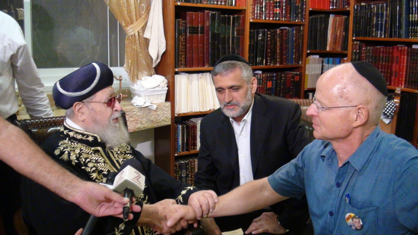 אחרי חתימת העסקה: פגישה מרגשת בין שליט לרב עובדיה