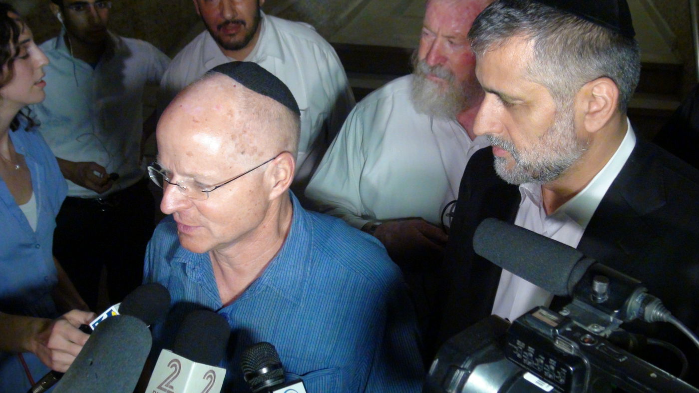 אחרי חתימת העסקה: פגישה מרגשת בין שליט לרב עובדיה