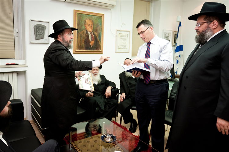 גדעון סער מתכונן לחג