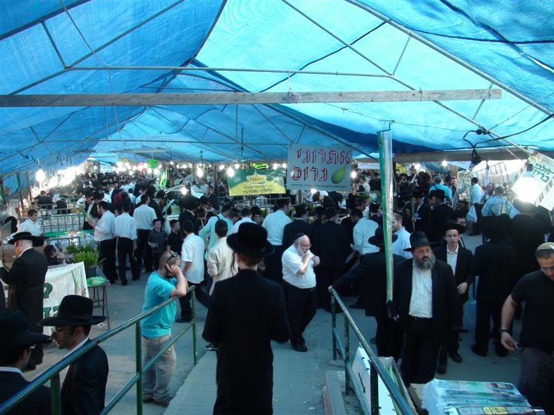 צפו: מה חיפשו קוראנים במאה שערים?